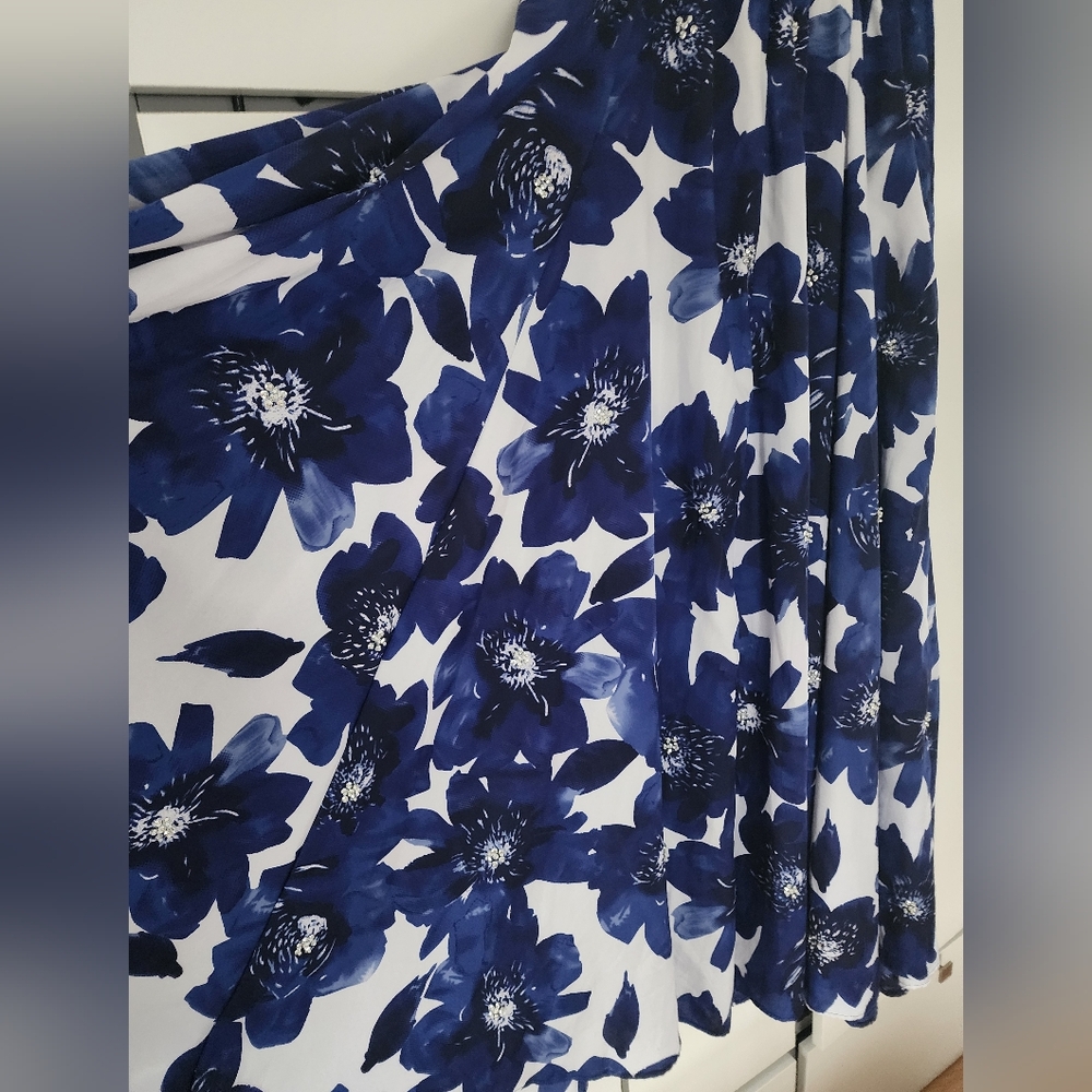 Roz & Ali Maxi.Skirt White And Navy Blue Flloral Fabric.Siz Xs.Elastic Bealt. - Picture 5 of 8